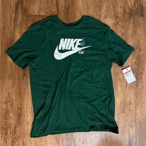 Dark Green Nike sportswear casual tee. Brand new with tag! Mens size L